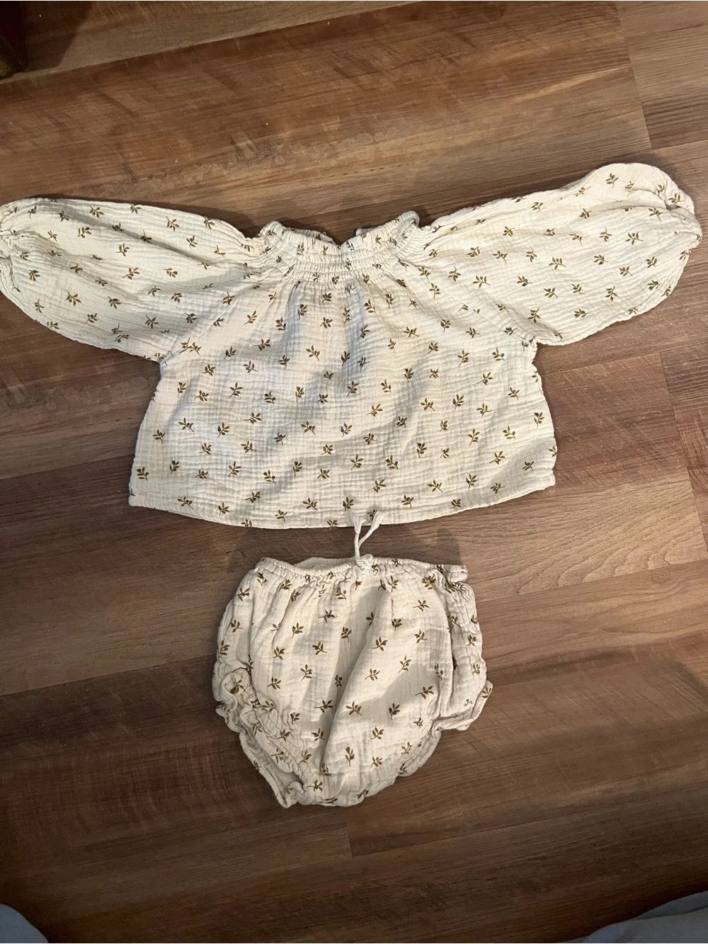 Rylee & Cru Cream Floral Muslin Baby Top & Bloomer Set